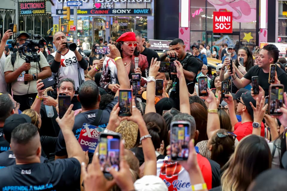 El merengue tomó las calles de NYC y se metió directo en el corazón de sus fans.