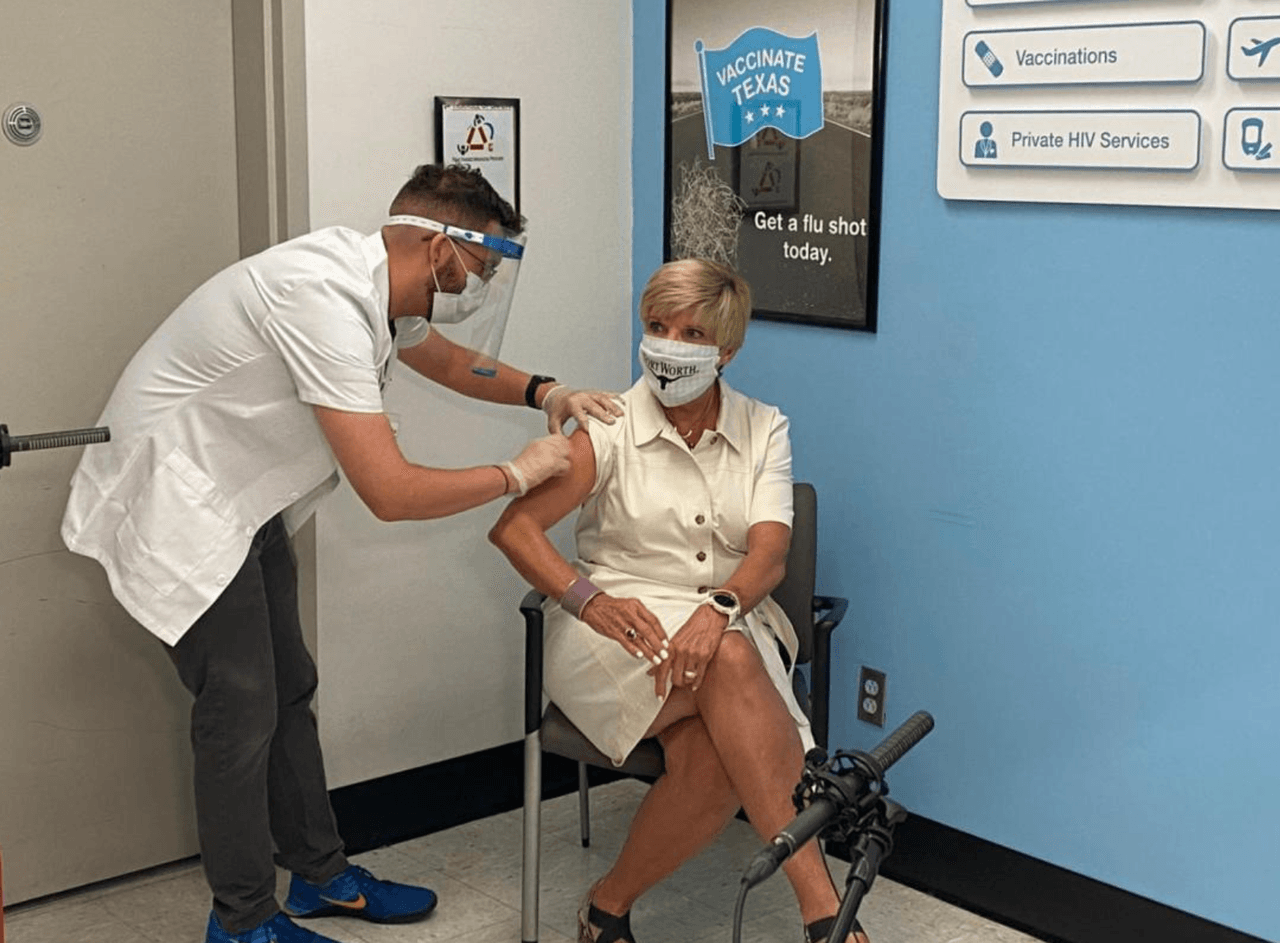 La alcaldesa de Fort Worth, Betsy Price, y su esposo dan positivo a la prueba de coronavirus