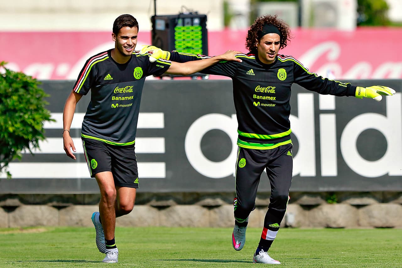 Diego Reyes felicita a Ochoa por ¿su llegada al Napoli?