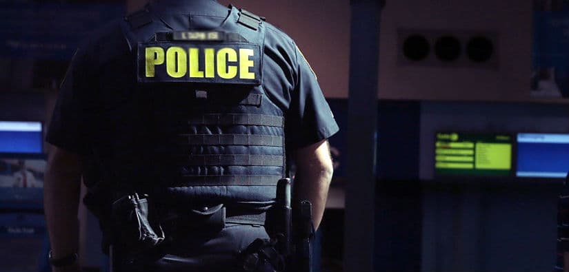 Hallan el cuerpo de una mujer sin vida dentro de una caja de herramientas