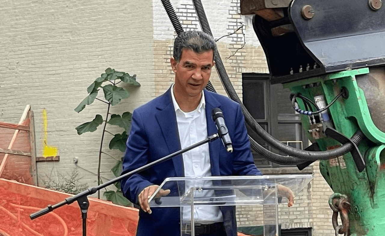 Eric Adams nombra a Ydanis Rodríguez como director del Departamento de Transporte de NYC