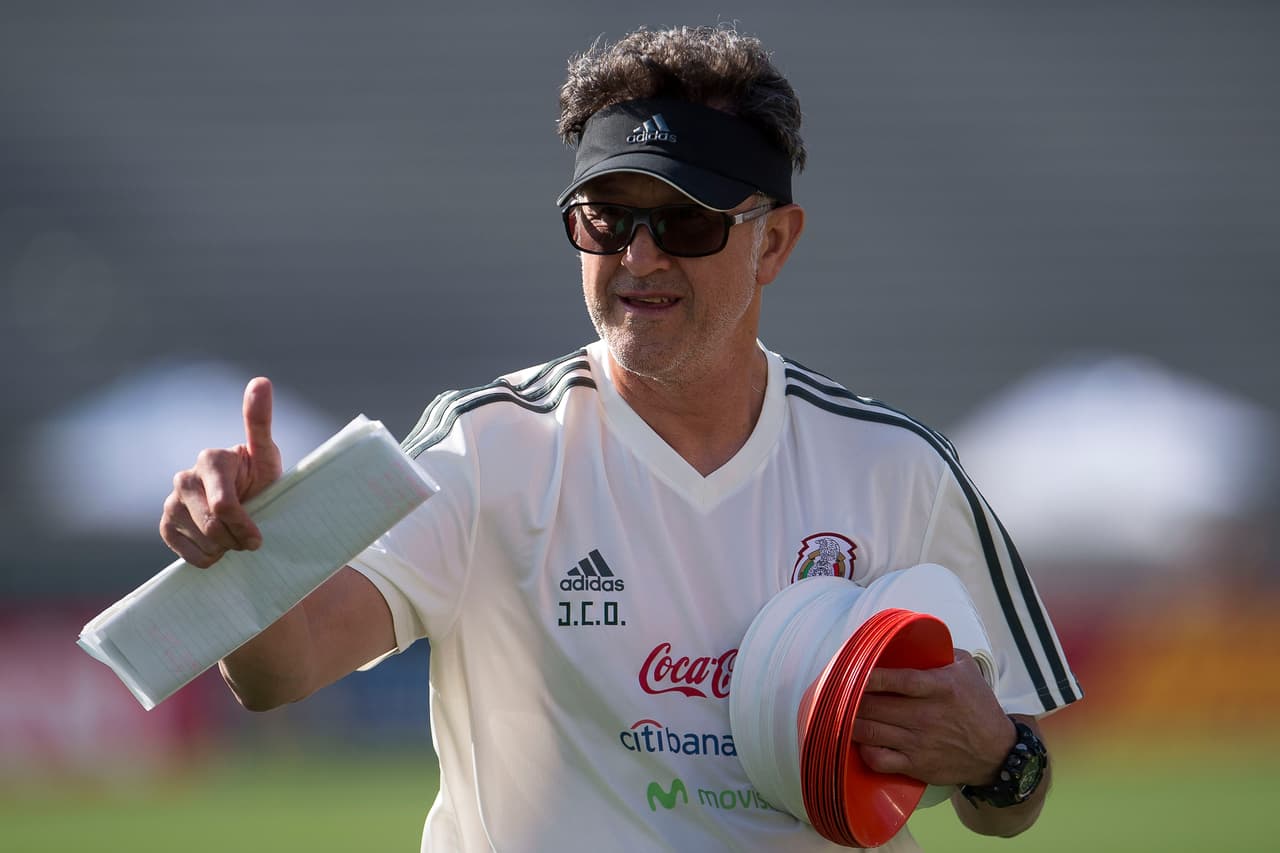 La selección mexicana realizó su último entrenamiento previo al juego ante el combinado de Gales a puerta abierto en el Rose Bowl, donde cientos de aficionados pudieron disfrutar y ver a sus futbolistas favoritos.