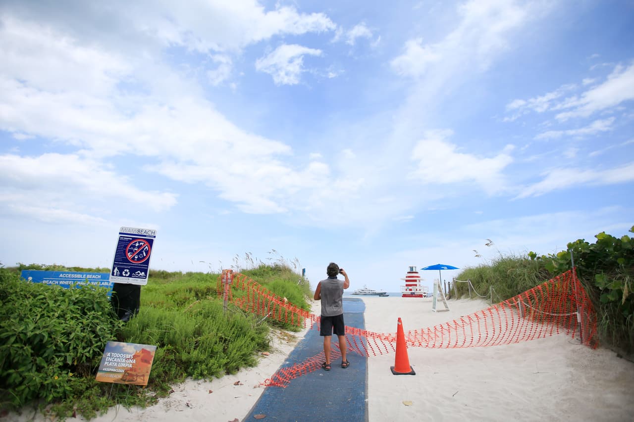 Desde que los casos de coronavirus comenzaron a incrementarse de forma alarmante en el estado de Florida, las autoridades de Miami-Dade anunciaron medidas estrictas para el fin de semana del 4 de Julio.
<br>