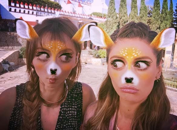 Échando el chisme con Nat.