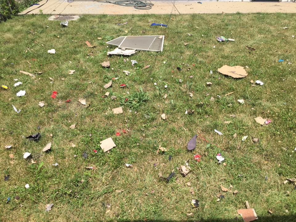 Vecinos del oeste de Chicago reportaron que fuegos artificiales que se prendieron en una fiesta privada en una casa el cuatro de julio causaron graves destrozos en el área.