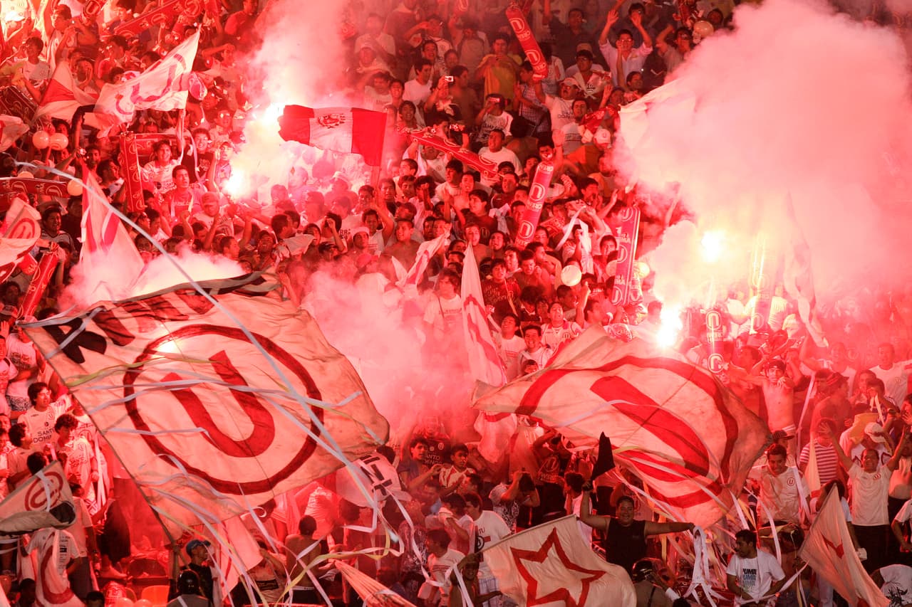 La afición del Universitario de Perú es una de las más fieles, con más aliento y mas aguante.