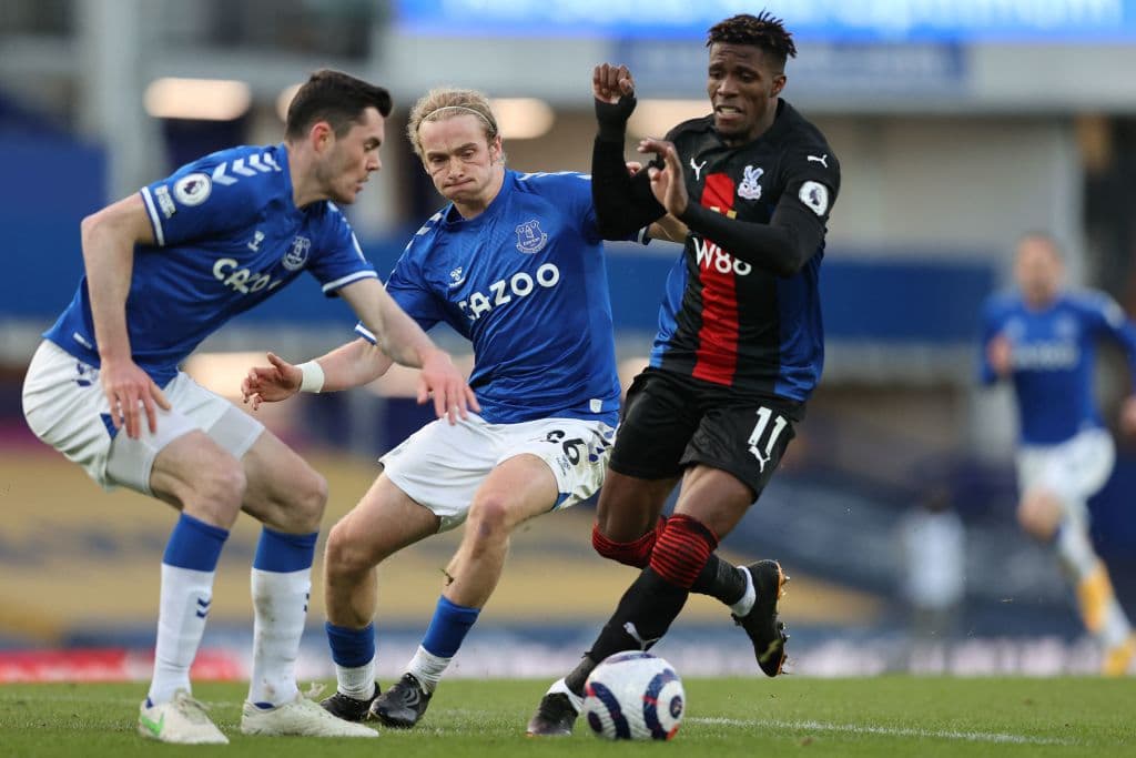 Everton empata 1-1 al Crystal Palace. Con un derechazo del colombiano James Rodríguez quien, con esta anotación, alcanza su gol número 100 en Europa, los 'Toffes' se ponían arriba, pero fue al minuto 86 que Michy Batshuayi se encargó de igualar el marcador en Goodison Park, durante la Jornada 30 de la Premier League.