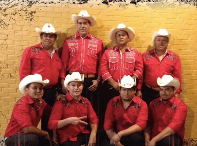 Las
<b>Águilas del Norte</b> ya le habían cantado tanto a la marihuana como a la amapola a través de su reconocido corrido ‘
<b><a href="https://www.youtube.com/watch?v=j-O0Kz4BPgk" target="_blank">Cruz de marihuana</a></b>’.