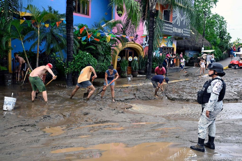 En la comunidad de Sayulita, estado de Nayarit, el huracán Roselyn causó algtunos estragos.