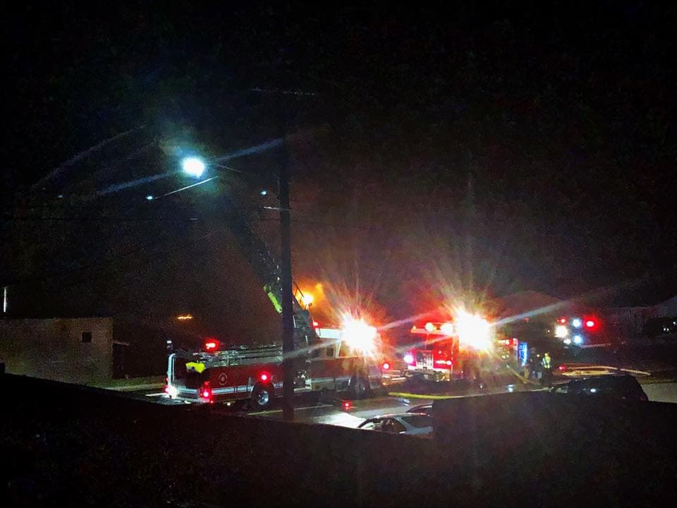 El siniestro se registró en Wall Street en el centro de Calhoun, una ciudad ubicada unas 69 millas al noroeste de Atlanta y unas 22 millas al noreste de Rome.