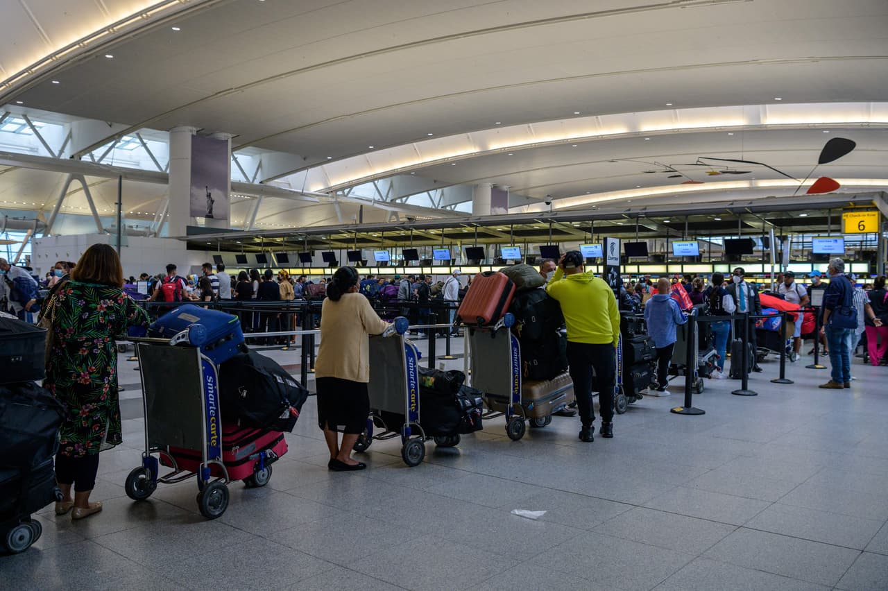 "Estamos en alerta máxima": gobernadora Kathy Hochul sobre nueva variante Ómicron