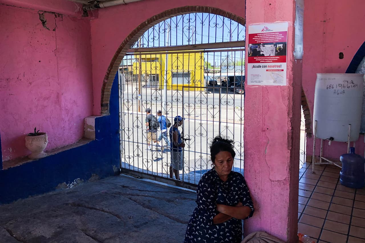 Una mujer que volvió a México esa mañana luego de aplicar para asilo manifestó preocupación por dónde se quedaría con su familia. El cuarto que tenía en un refugio ya se lo habían dado a otra familia.