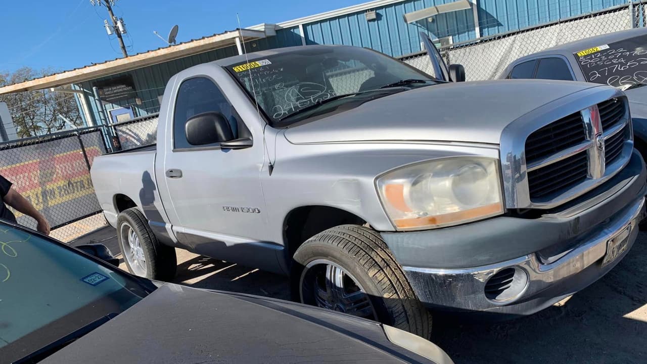 El pago de los vehículos subastados se recibirá solo en efectivo o tarjeta de crédito. No se aceptan tarjetas American Express.