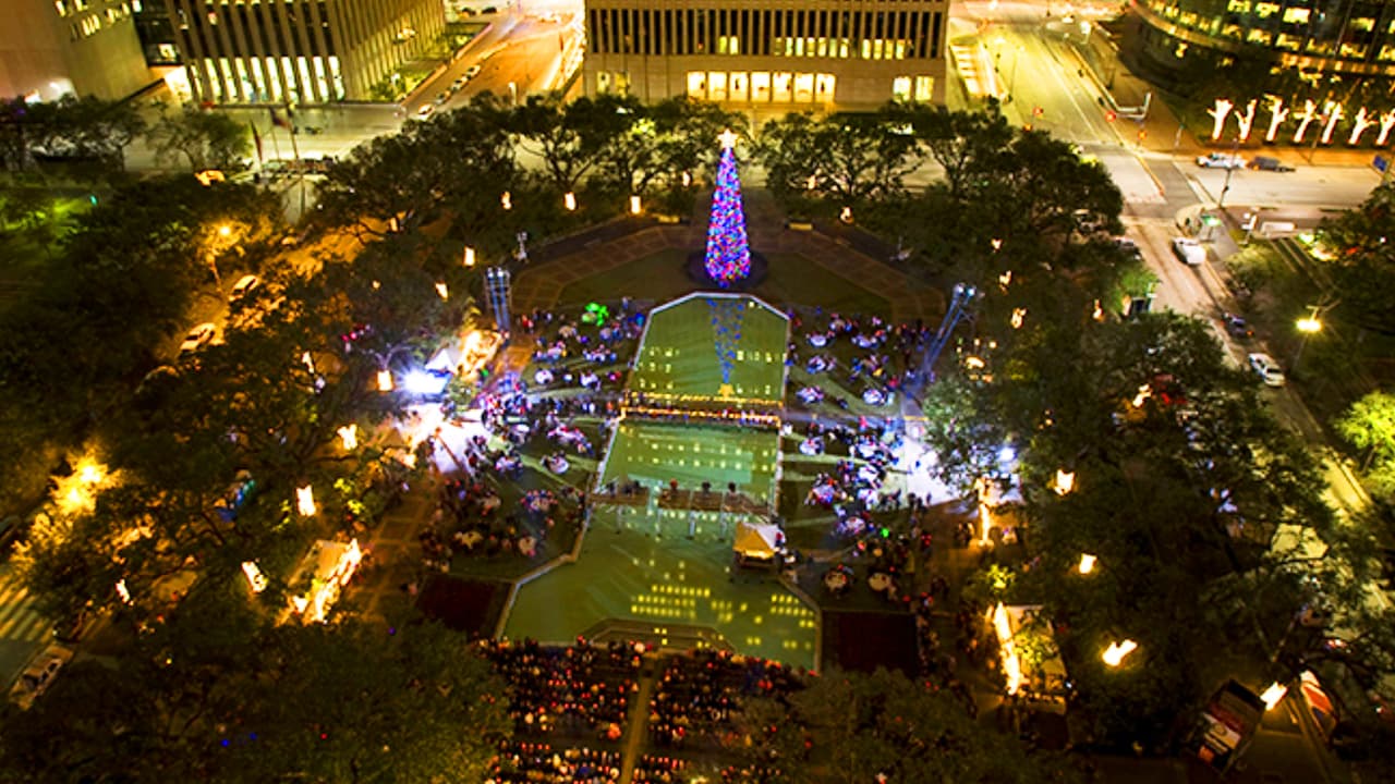 🎄
<b> Celebración del inicio de la temporada navideña en Houston </b>
<br>Reliant Lights Mayor’s Holiday Spectacular
<br>
<br>🗓️ Sábado 2 de diciembre
<br>🕒 6 – 8 pm
<br>📍 901 Bagby, Houston, Texas 77002 | City Hall
<br>Evento gratuito
<br>