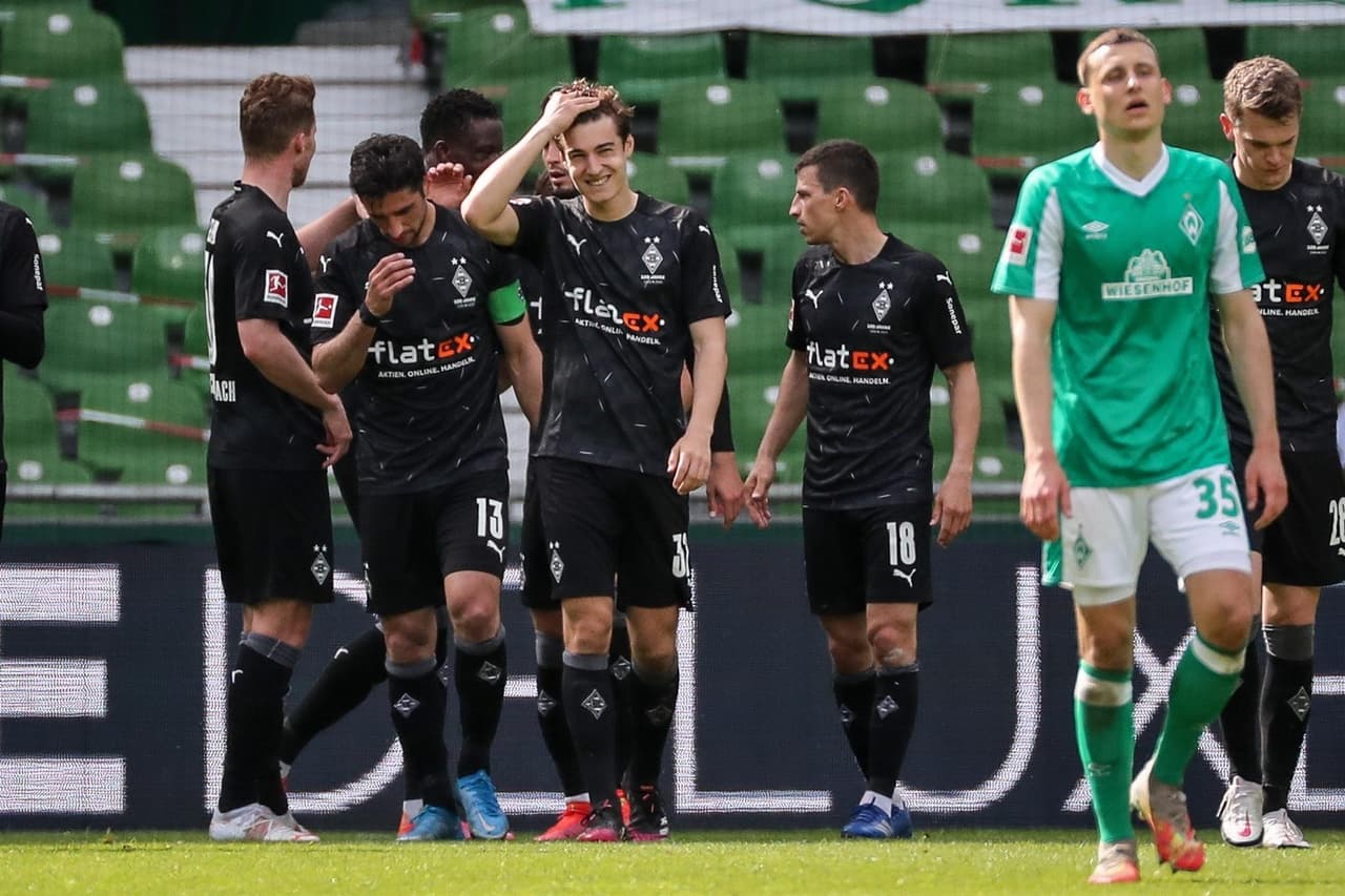 Koln 1-0 Schalke, Unione Berlín 2-1 RB Leipzig, Hoffenheim 2-1 Hertha Berlín, Bayern Múnich 5-2 Augsburg, Borussia Dortmund 3-1 Bayer Leverkusen, Eintracht Frankfurt 3-1 Freiburg, Stuttgart 0-2 Arminia Bielefeld, Wolfsburg 2-3 Mainz y Werder Bremen 2-4 Borussia Moenchengladbach.