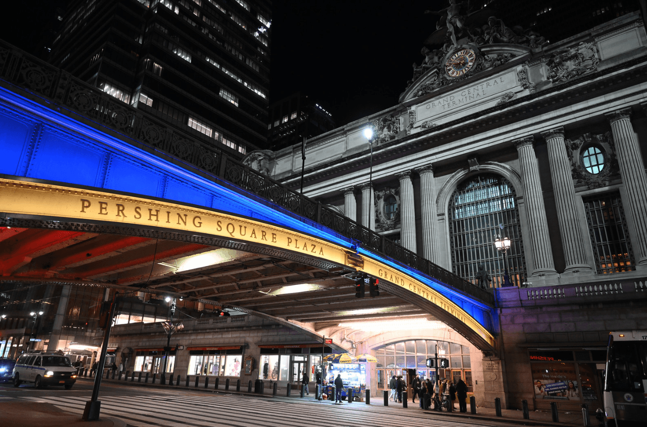 Así se ve desde anoche y hasta el domingo Pershing Square, la concurrida intersección que proporciona a los neoyorquinos reales acceso al transporte público a todos los destinos.
<br>