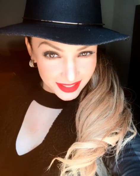 Esta nueva suspensión se da en medio de una denuncia pública que ella hizo acerca de la proliferación de cuentas a su nombre.
<br>