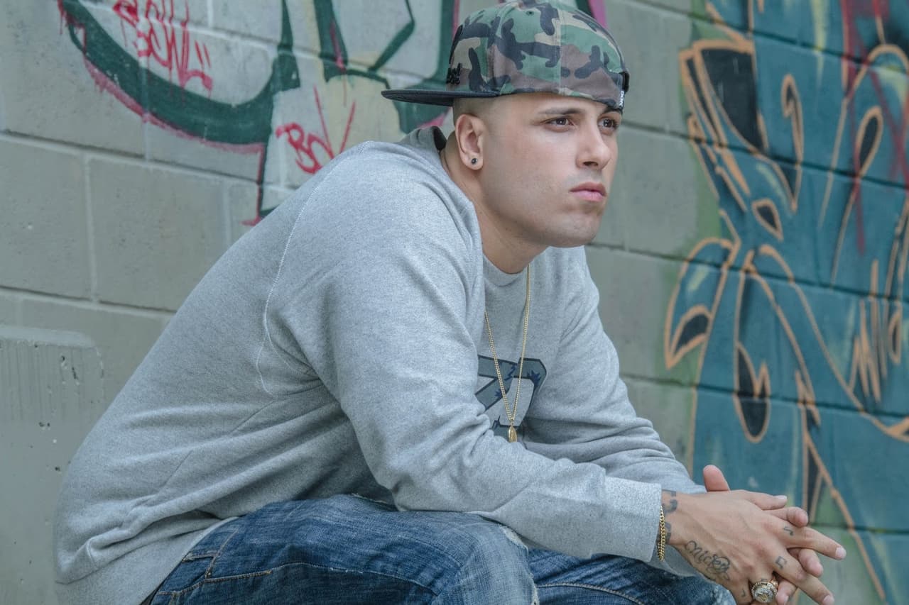 Para
<a href="https://www.univision.com/noticias/autos-y-famosos/duelo-de-super-autos-entre-kim-kardashian-y-nicky-jam-en-la-noche-de-miami-video"> <b>Nicky Jam</b></a> las cosas nunca fueron muy fáciles, ha vivido el éxito y sobrevivido al fracaso. Según varias entrevistas, al cantante le ayudó siempre una cosa:
<b>“aspirar a algo mejor”</b>.