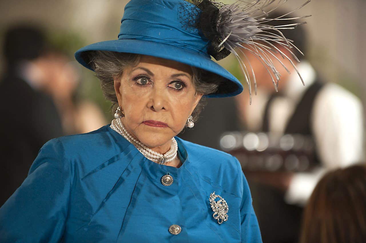 Además de ofrecer su ayuda a Edith González, Alejandro Tommasi aseguró que por sus manos pasaron varios famosos, como
<b><a href="https://www.univision.com/entretenimiento/muere-maria-rubio-la-actriz-que-interpreto-a-catalina-creel-en-cuna-de-lobos">María Rubio</a></b> (1934-2018), Diana Bracho y Manolo Fábregas (1921-1996).