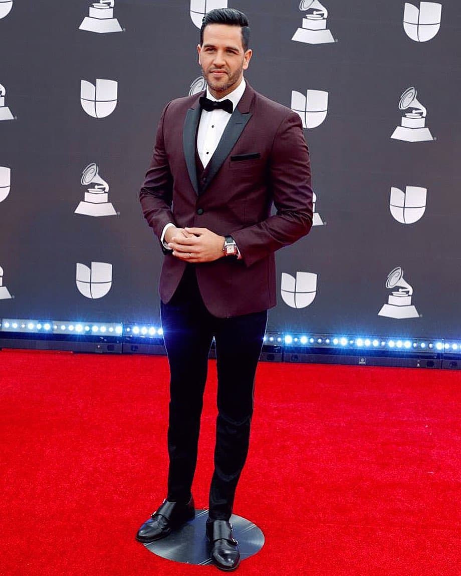 El galán de la casa, además de tener buen sentido del humor, se encarga de complacer a sus compañeros con sus desayunos favoritos.