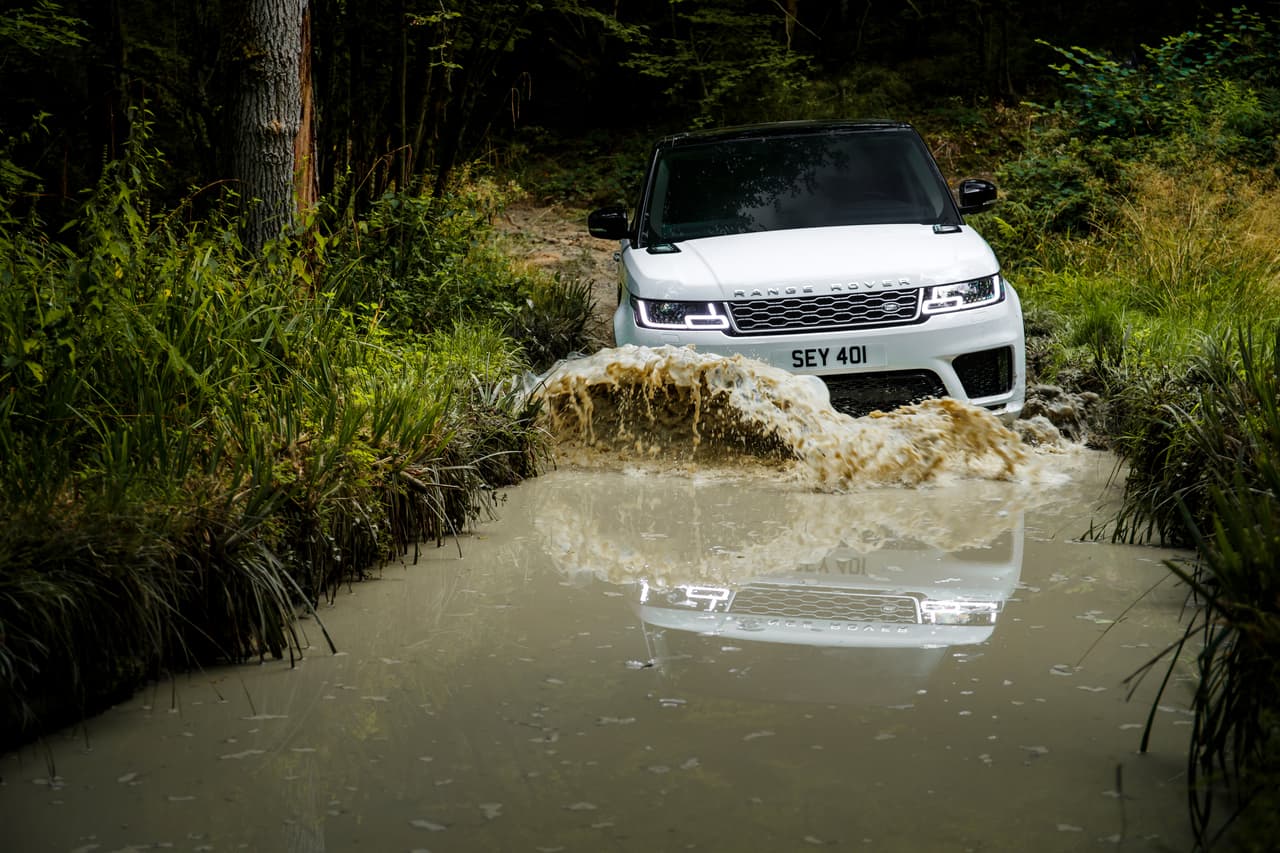 El desempeño dinámico y
<b> Off Road del Range Rover Sport</b> no se ve afectado en esta versión híbrida plug-in
