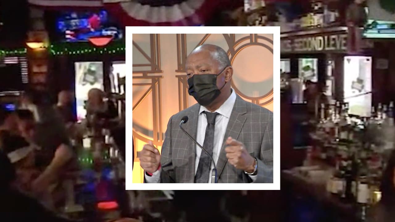 El alcalde de Houston, Sylvester Turner aseguró que el coronavirus en la ciudad estaba "fuera de control" y dijo que si no se podía hacer el cierre por dos semanas, pidió al gobernador de Texas al menos regresar a la fase uno.