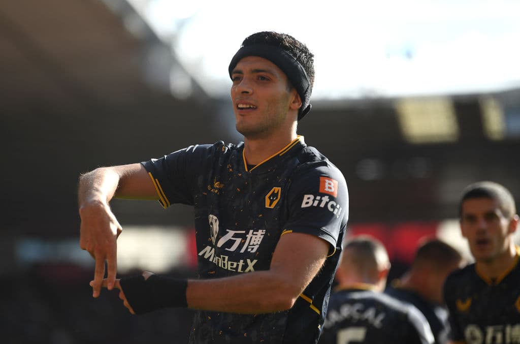 Con gol del mexicano Raúl Jiménez, Wolwerhampton se impone ante Southampton por la mínima, durante la sexta Jornada en la Premier League. Así, el 'lobo mexicano' rompe su sequía goleadora tras 11 meses sin anotar y suma su primer gol en la temporada.