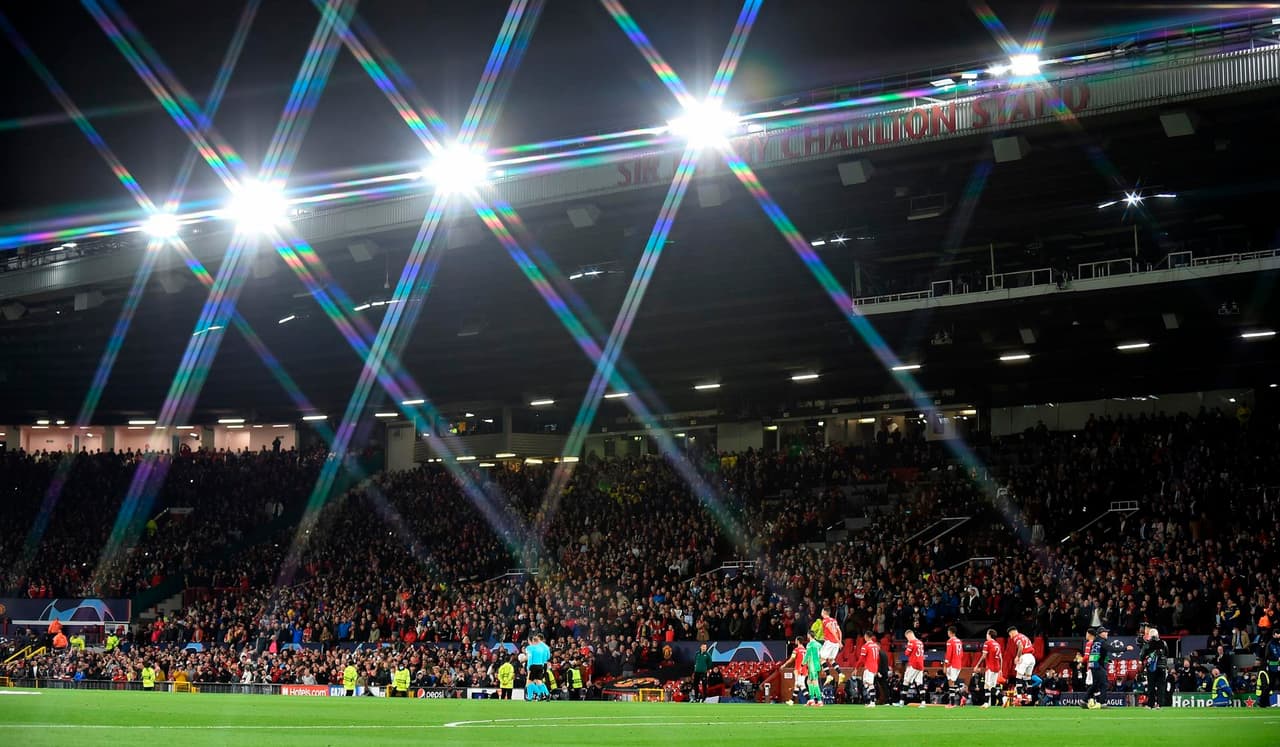 Manchester United se impone al Villarreal 2-1 en la fase de grupos en la UEFA Champions League. Paco Alcácer inauguró marcardor al 53’, sin embargo Alex Telles de los ‘Red Devils’ logra igualar el marcador al 60’ del encuentro, pero Cristiano Ronaldo apareció para darle el triunfo a la escuadra inglesa.