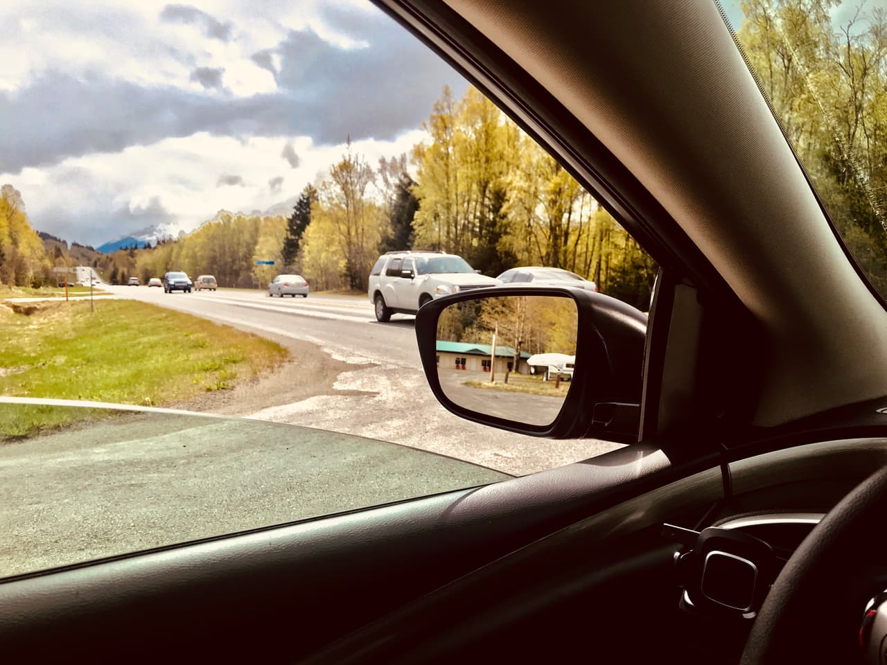 <b>Alaska | </b>Precio promedio de la gasolina regular: $5.561
<br>
<br>Precio promedio de la gasolina 'mid-grade': $5.710
<br>
<br>Precio promedio de la gasolina 'premium': $5.931
<br>
<br>Precio promedio del diesel: $5.837