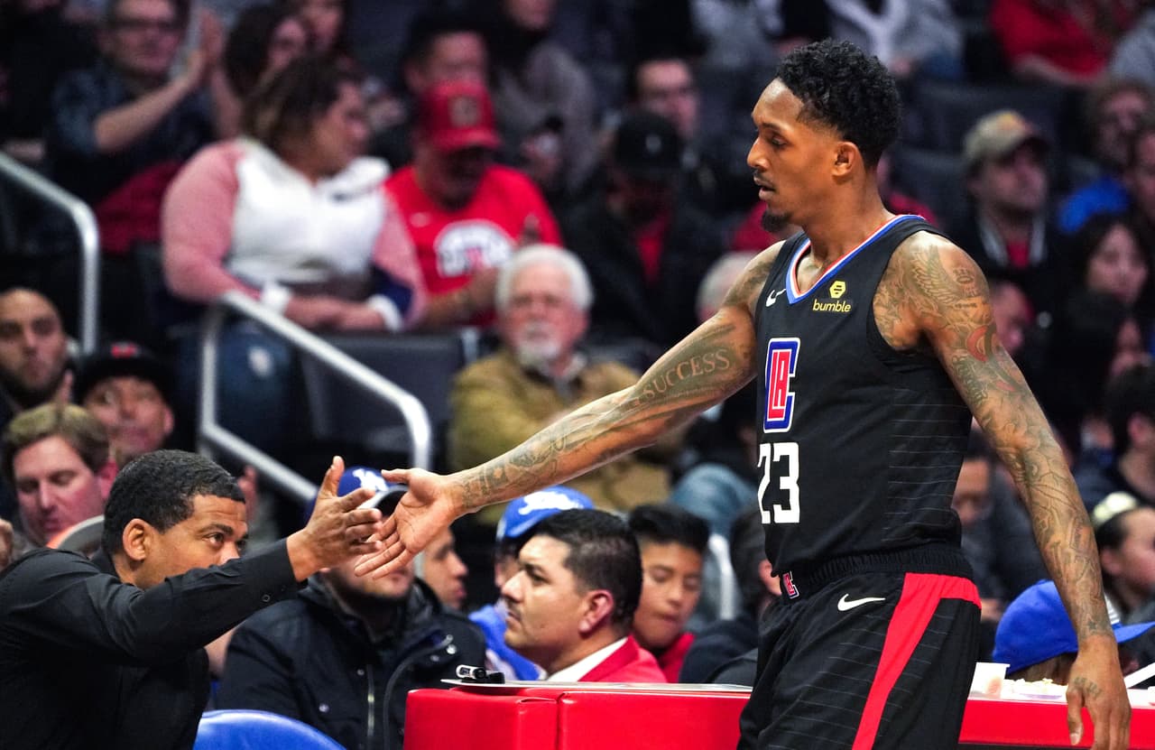 <b>Suns 104-134 Clippers:</b> Lou Williams se encargó de liderar este triunfo para los californianos, que recuperaron el octavo lugar del Oeste. El base consiguió 30 puntos, 10 asistencias y un rebote.