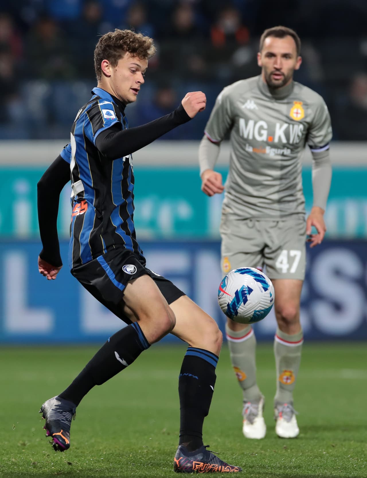 Con Johan Vásquez como titular, el Genoa igualó sin goles en su visita al Atalanta, pero se mantiene en puestos de descenso.