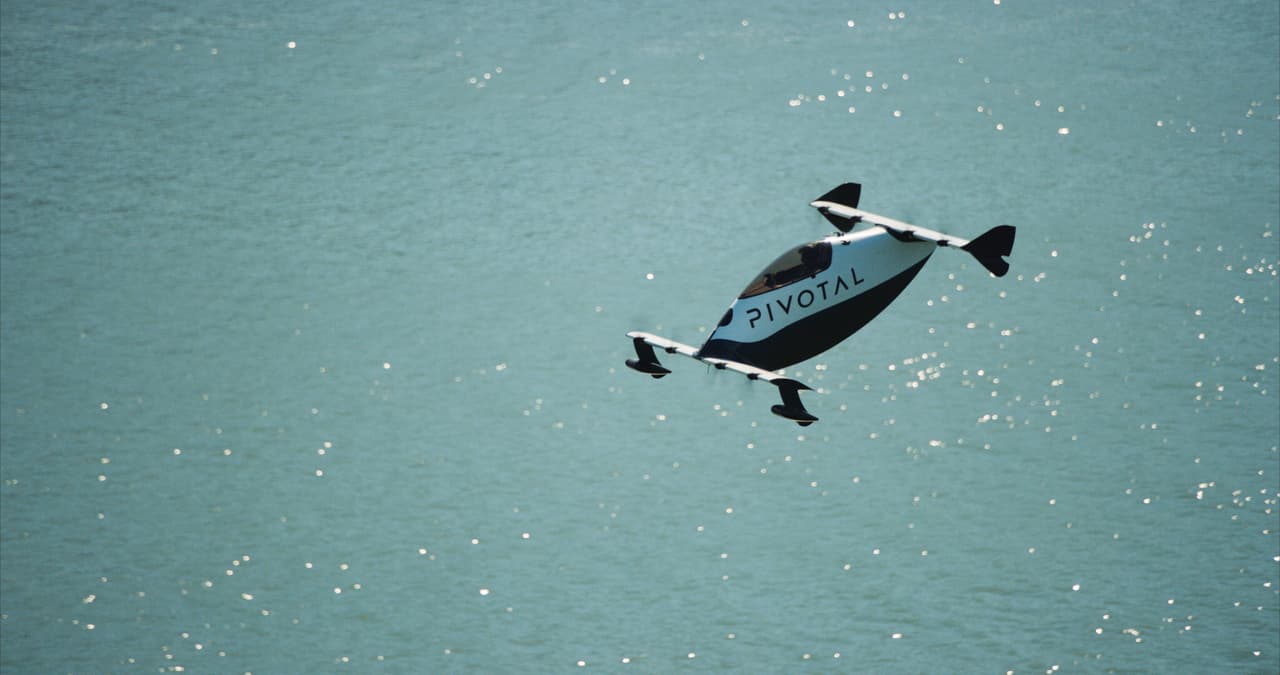 <b>Tiene una capacidad máxima para pilotos de hasta 220 libras y 6'5” de altura</b>, lo que la hace accesible para la mayoría de los usuarios.