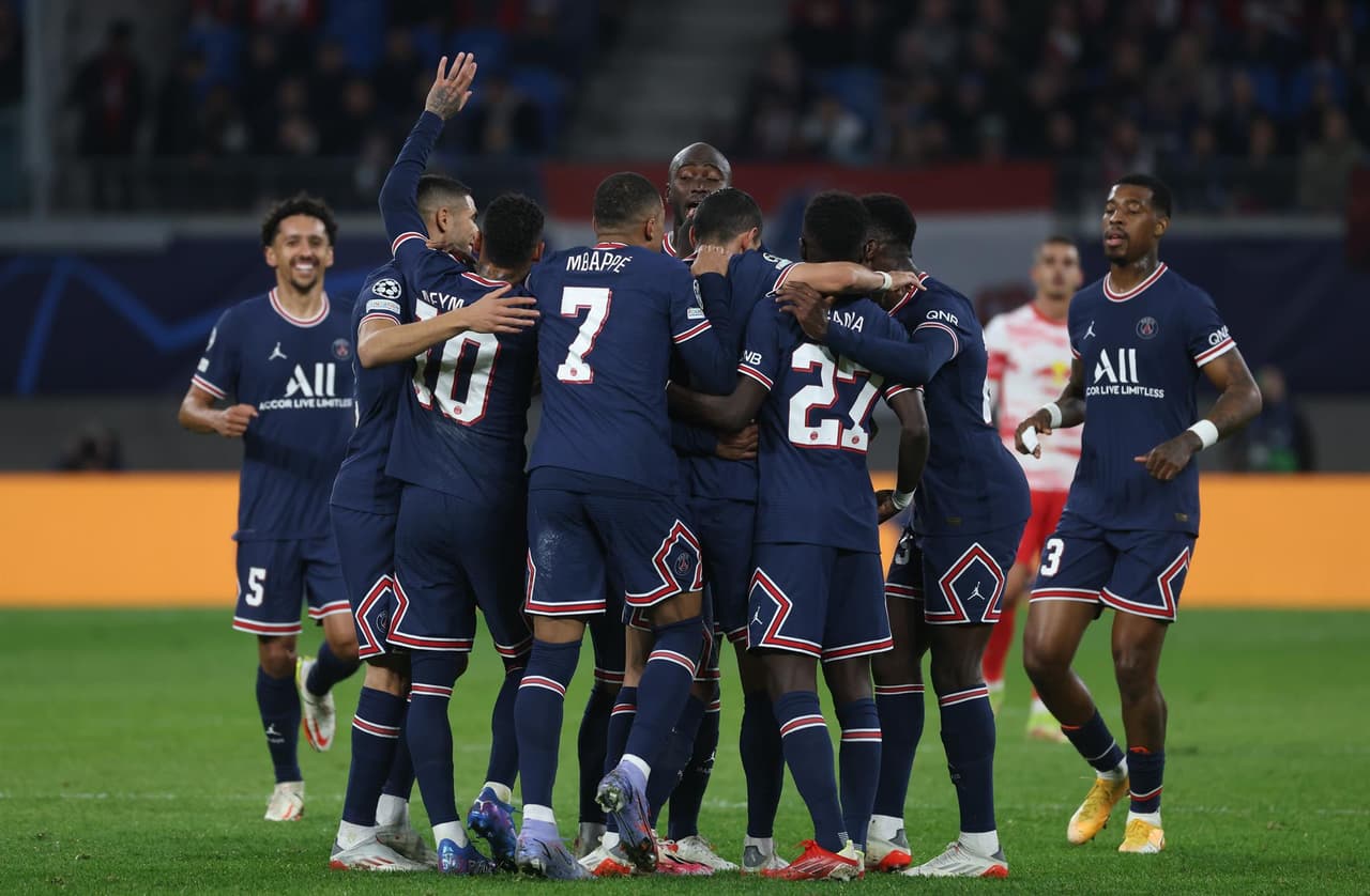 Paris Saint Germain empata ante el RB Leipzig con marcador 2-2, con doblete de Georginio Wijnaldum (21’, 39’) a favor de la visita. Las otras dos anotaciones fueron deChristopher Nkunku(8') yDominik Szoboszlai (90'+2'), durante la fase de grupos en la UEFA Champions League.