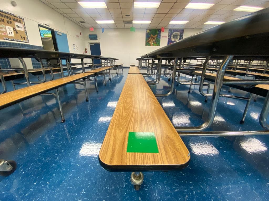 Keyla Concepción, vocera de escuelas públicas de Broward, dijo que “el número de profesores va a variar por escuela, ya que se está tomando en consideración nuevamente caso por caso”.