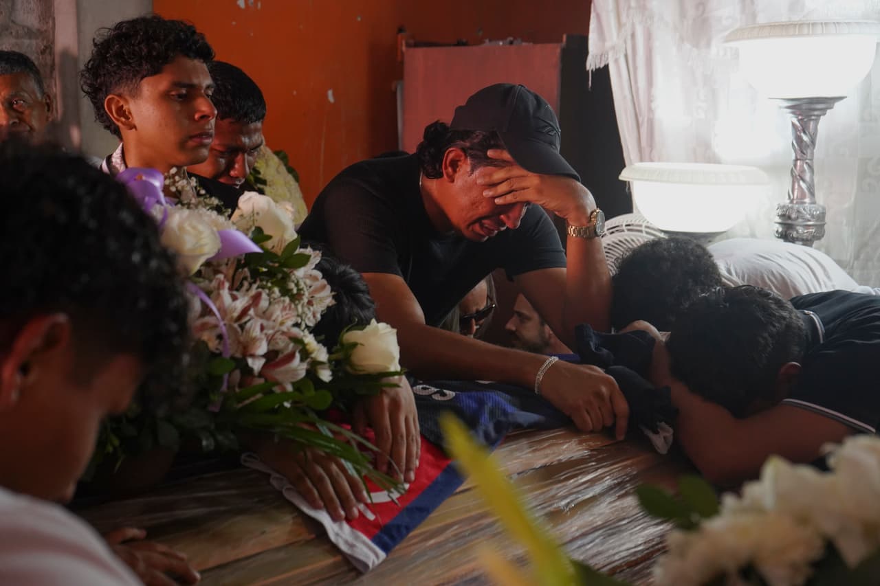 Cuatro menores muertos, el drama de las familias y el Ejército pidiendo disculpas: una noche de "vergüenza y dolor"