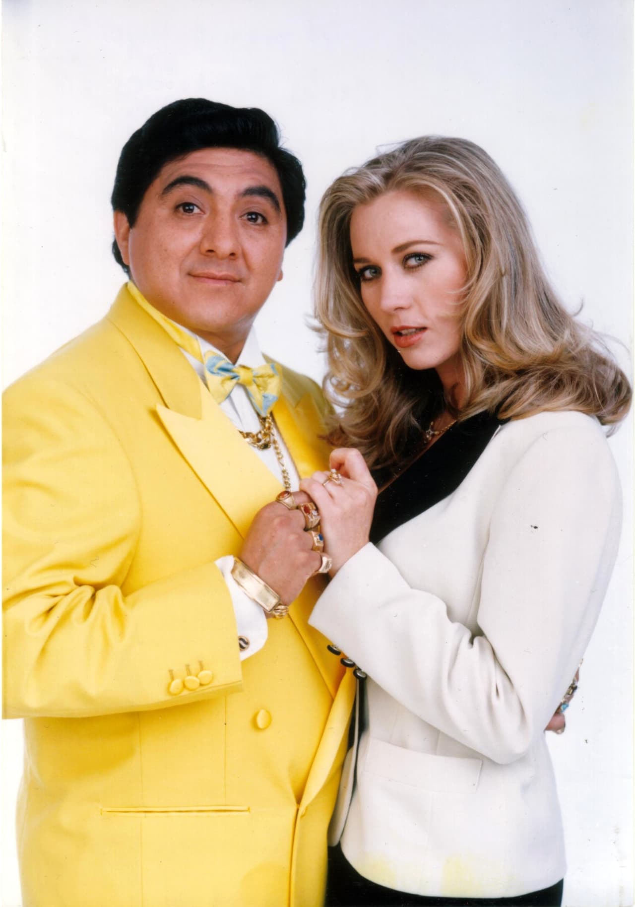 Dossetti es recordada por telenovelas como
<b>El Premio Mayor</b>, de 1996, en donde actuó al lado de
<b><a href="https://www.univision.com/famosos/a-25-anos-de-su-estreno-que-fue-del-elenco-de-la-telenovela-el-premio-mayor-fotos" target="_blank">Laura León y Carlos Bonavides. </a></b>
<br>
<br>