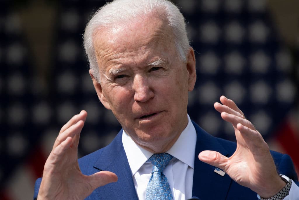 Biden pide más dinero para escuelas, vivienda y atención médica