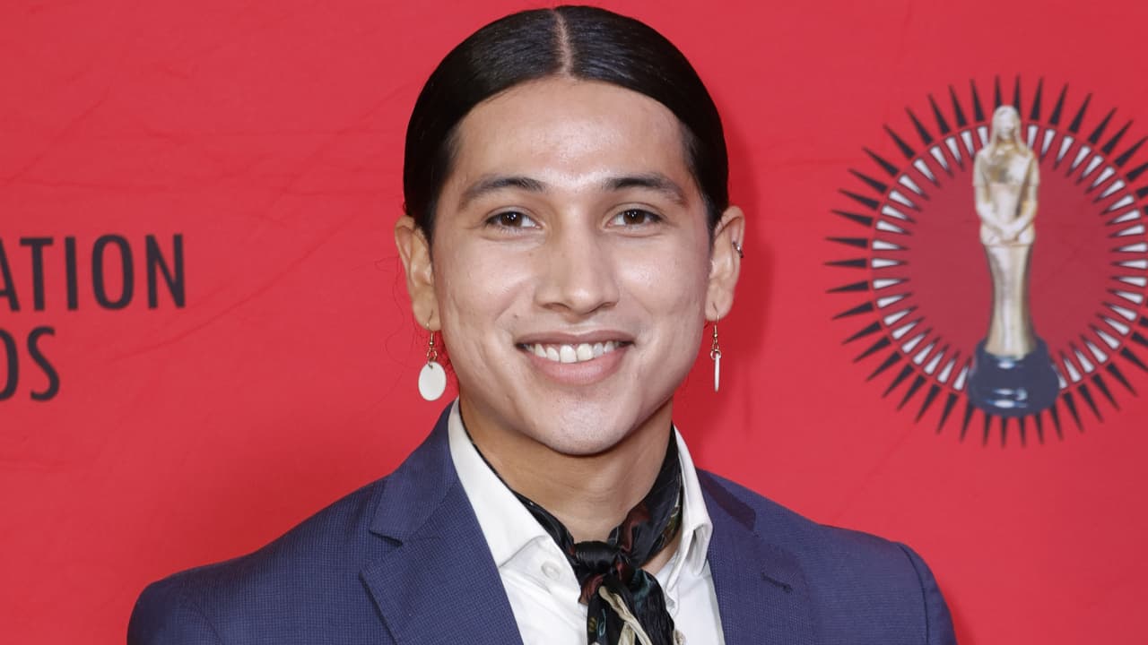 Cole Brings Plenty murió a los 27 años, se dio a conocer en la serie '1923'.