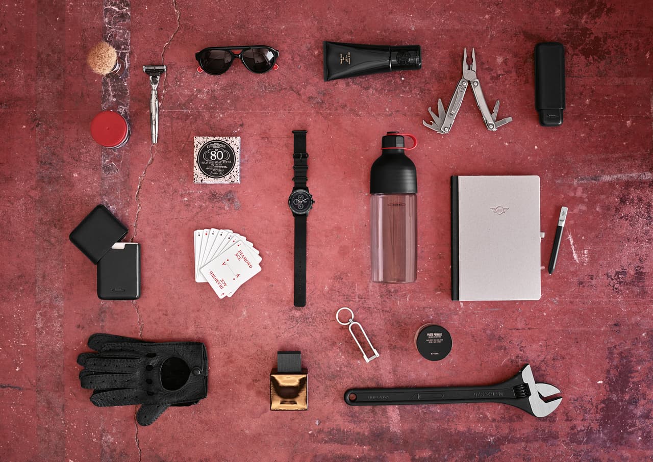 <b>Regalos MINI</b>
<br>La gama de productos John Cooper Works es muy variada y con muchas opciones para regalar. En ella puedes encontrar desde guantes para manejar, un reloj, lentes de sol, agenda o cilindros para agua.
<br>
<b>Precios:</b> de acuerdo al producto
<br>
<b>Lo encuentras en: </b>www.shopminiusa.com