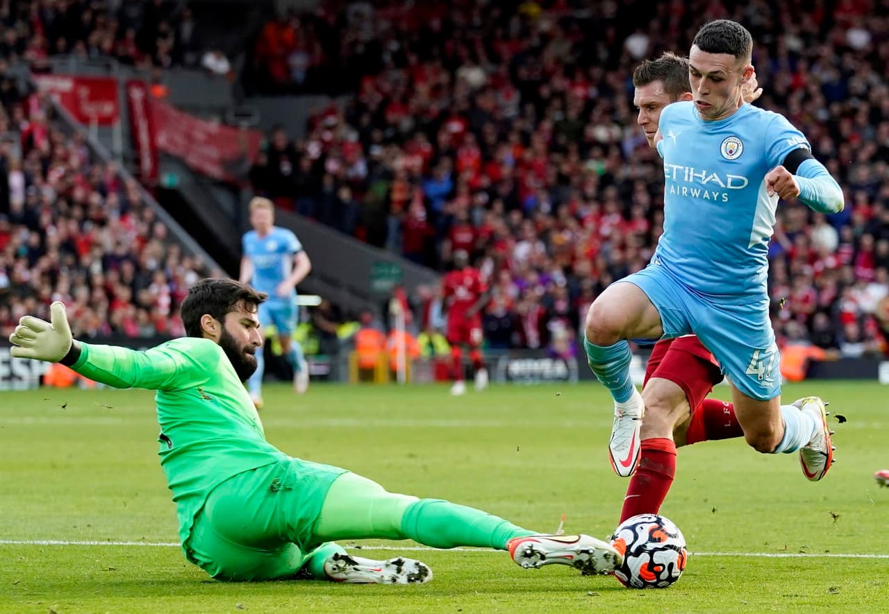 Termina la Jornada 7 de la Premier League con empate entre Liverpool y Manchester City 2-2 tras un intenso partido. Sadio Mané abrió el marcador al 59’, pero Phil Foden ya empataba el juego, sin embargo Mohamed Salah le daba la victoria parcial a los ‘Reds’ y, al 81’, Kevin de Bruine hace el del empate.