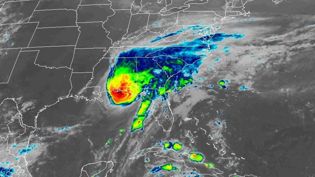 Isaías toca tierra en Florida como huracán categoría 2 con vientos devastadores de 105 mph