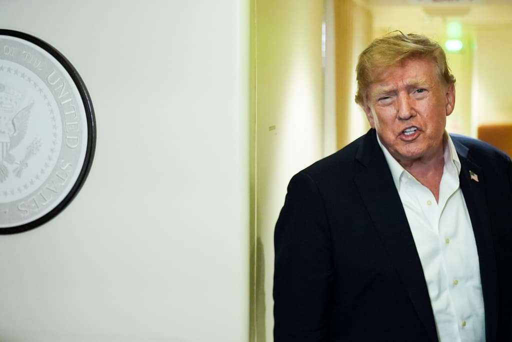 Donald Trump critica duramente a la Corte Suprema por rechazar su iniciativa para restringir el voto por correo
