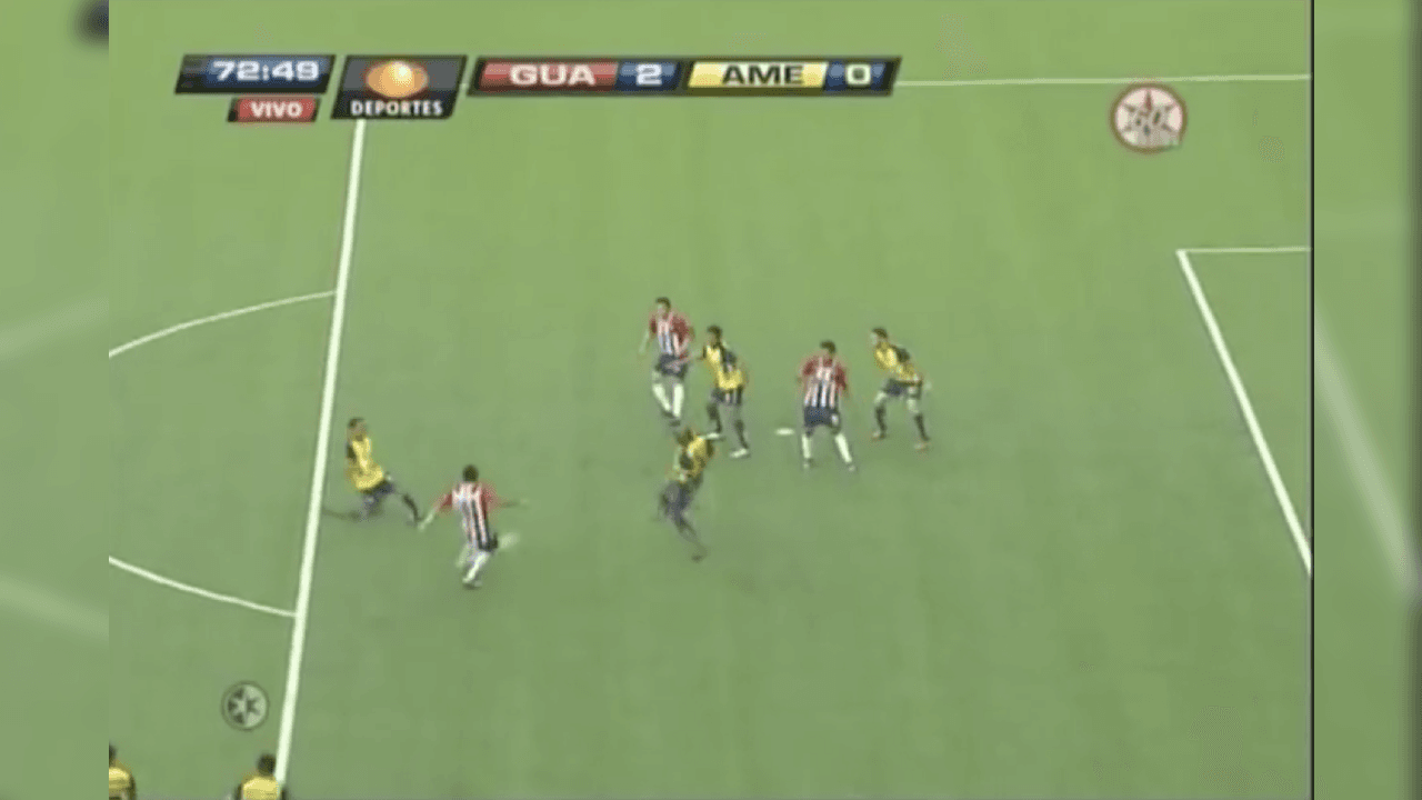 Corría el 72’ cuando Erick Torres bajó una pelota dentro del área y acomodó para Fabián, quien ingresó con decisión y le pegó de lleno al balón con el botín izquierdo, colgó laa pelota en el ángulo y logró el 2-0.