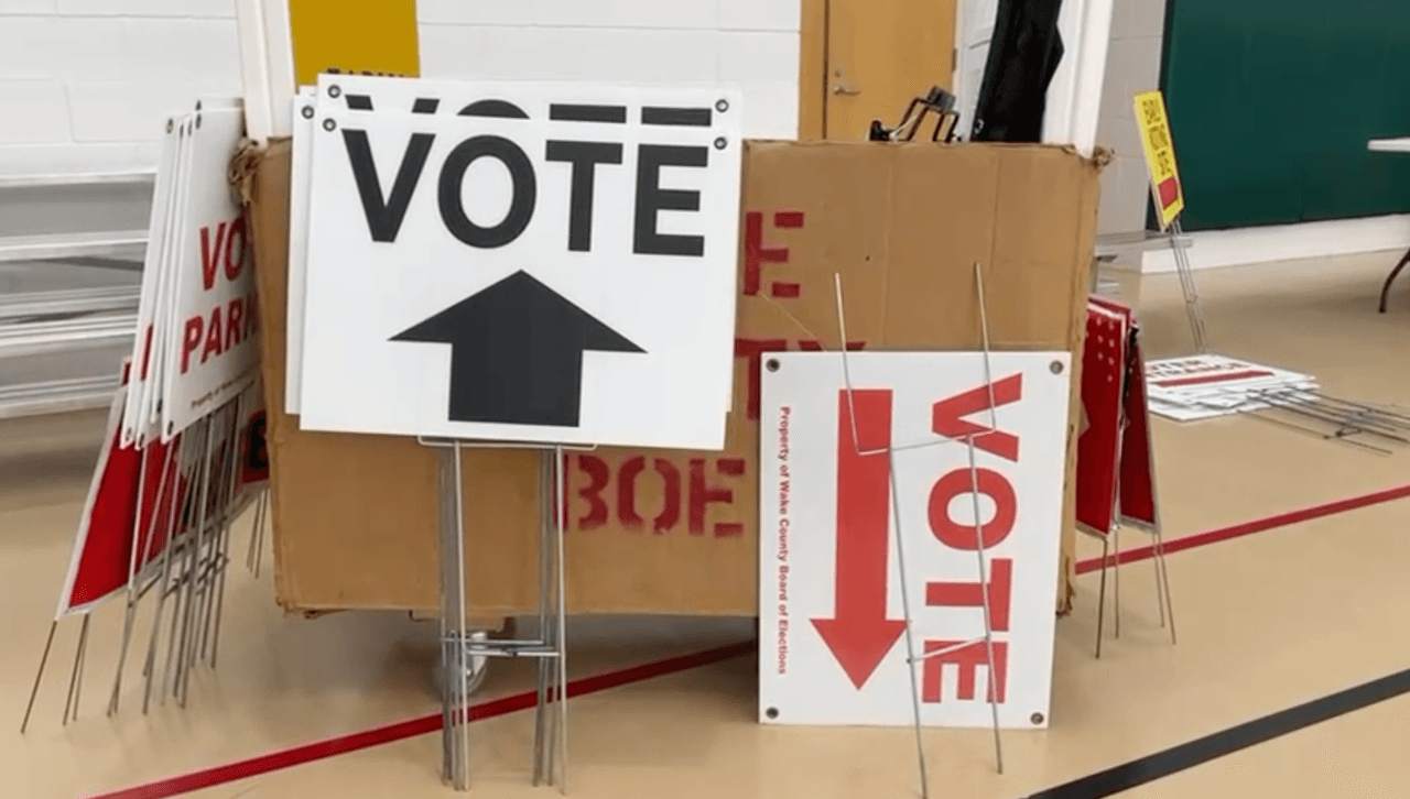 <h2 class="cms-H2-H2"></h2>
<h3 class="cms-H3-H3"><b>Fechas clave de las primarias 2026</b></h3>
<br>
<br>🗳️
<b> Elecciones primarias: </b>determinan qué candidatos llegarán a la elección general de noviembre.
<br>📌
<b>3 de marzo de 2026. Horario: 6:30 a.m. – 7:30 p.m.</b>
<br>
<br>•
<b>Fecha límite para registrarse para votar en las primarias: </b>6 de febrero de 2026 (5:00 p.m.). Si no te registraste antes, puedes hacerlo durante la votación anticipada.
<br>
<br>• En esta elección puedes votar de forma
<b>presencial, por correo o de forma anticipada. </b>
<br>
<br>•
<b>Voto anticipado: </b>Puede realizarse del 12 de febrero – 28 de febrero de 2026. Algunas ventajas son: que hay menos filas, puedes registrarte el mismo día y puedes actualizar tu dirección.
<br>•
<b>Voto por correo:</b> puedes solicitar una boleta y enviarla desde tu casa si no podrás votar en persona. Tienes hasta el 17 de febrero para solicitar tu boleta.
<br>
<br>🗳️
<b>Elecciones de segunda vuelta o <i>runoff</i></b>
<br>
<b>📌 12 de mayo de 2026</b>
<br>Si en alguna elección primaria ningún candidato se lleva la mayoría de los datos, eso abre la puerta a una segunda vuelta (runoff).
<br>
<br>
<b>🗳️ Elección general</b>
<br>
<b>📌 3 de noviembre de 2026</b>
<br>Ese día se elegirán oficialmente los ganadores.
<br>