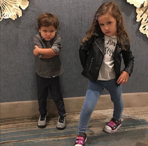 Ella no es la única encantada con sus hijos: Angeliquita y 'Danico' son tan populares en las redes sociales que ya tienen sus clubs de fans.