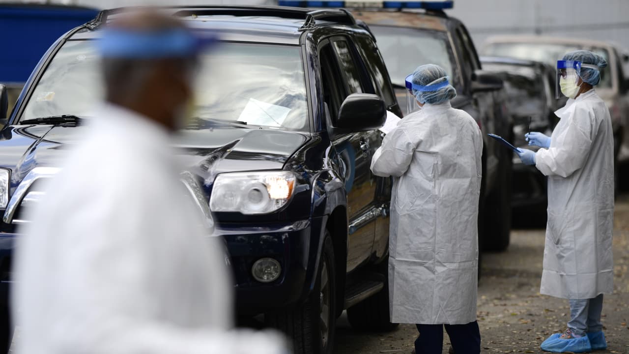 Realizan pruebas de detección de covid-19 en el Estadio Hiram Bithorn de San Juan