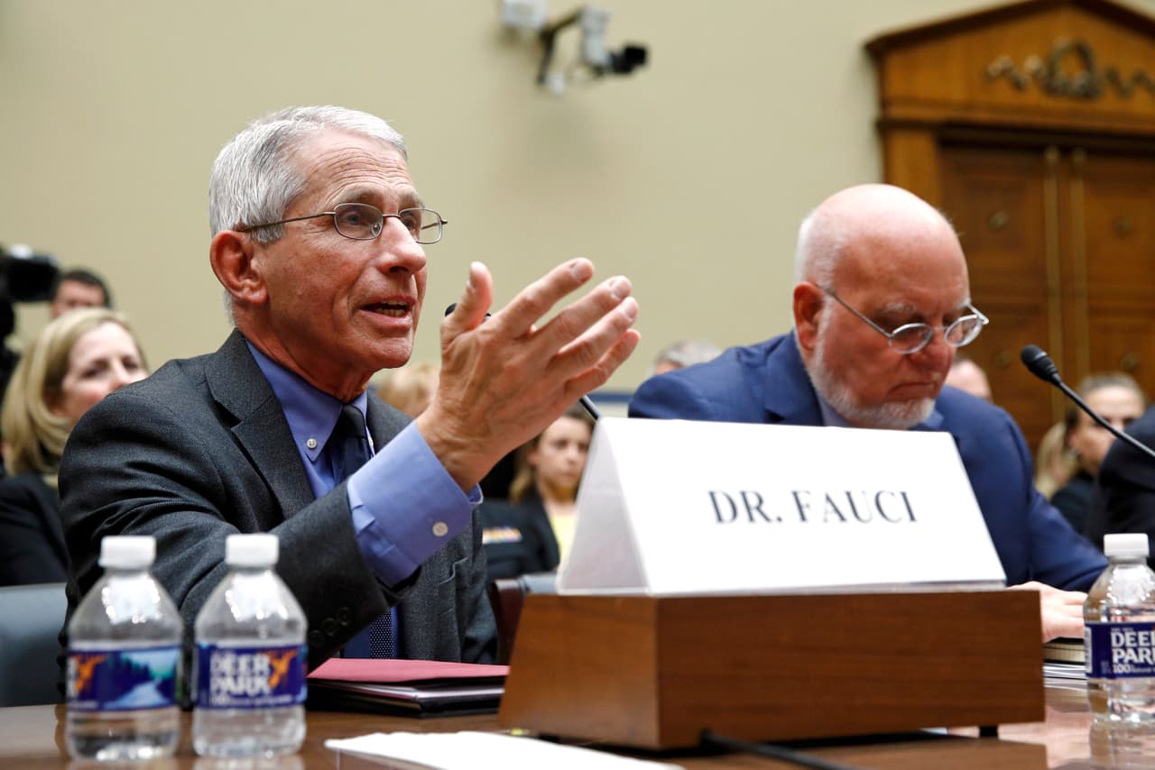 La audiencia en el Congreso de Anthony Fauci, director del Instituto Nacional de Alergias y Enfermedades Infecciosas, y del director de los CDC, Robert Redfield, comenzó el miércoles pero fue suspendida cuando todas las autoridades fueron llamadas a una reunión en la Casa Blanca. Continuó este jueves.