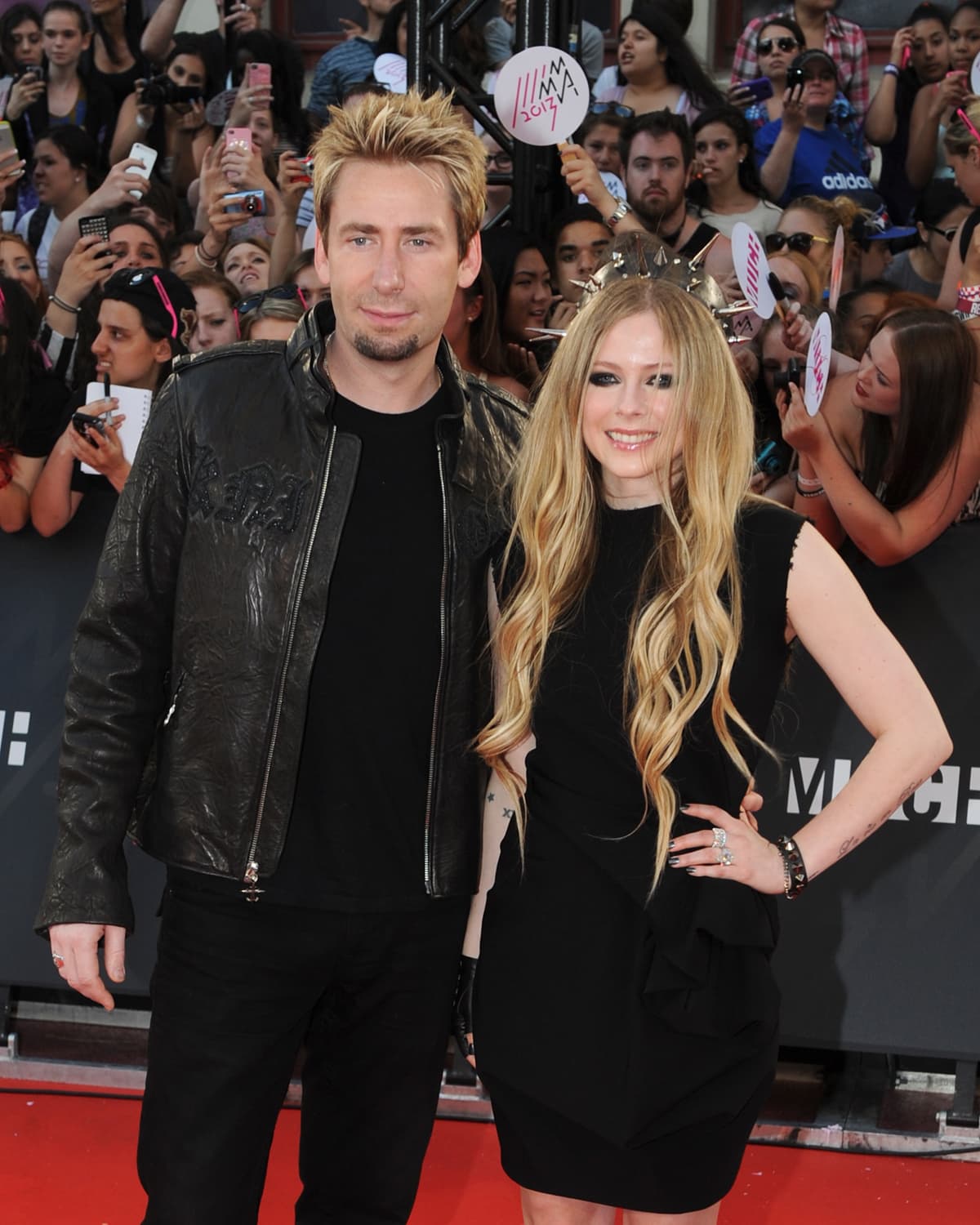 “Con gran tristeza Chad y yo anunciamos hoy nuestra separación... No solo con nuestro matrimonio, sino también con la música, hemos creado muchos momentos inolvidables. Todavía somos y por siempre seremos los mejores amigos", dijo Avril a todos sus fans.