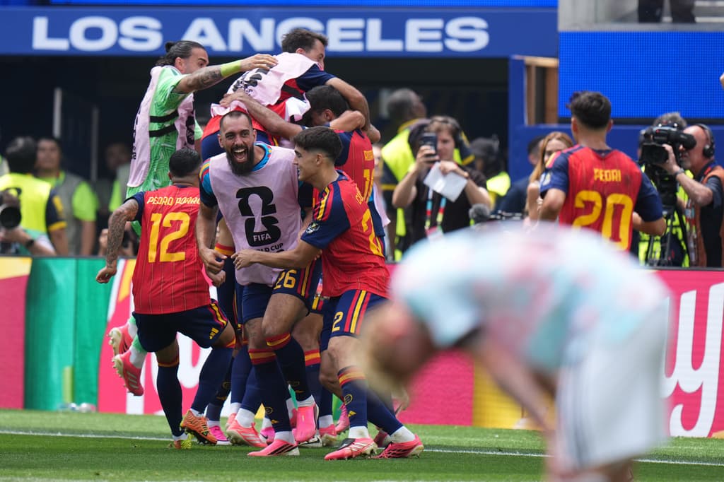 Cuadro español celebra el segundo gol durante el partido de cuartos de final.