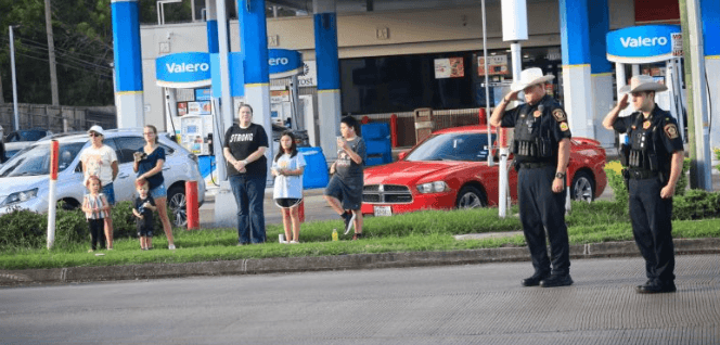 "
<b>Gran agradecimiento a todas nuestras agencias asociadas por acompañarnos mientras lo escoltábamos. Estamos eternamente agradecidos</b>", mencionó el Sheriff Ed Gonzalez.